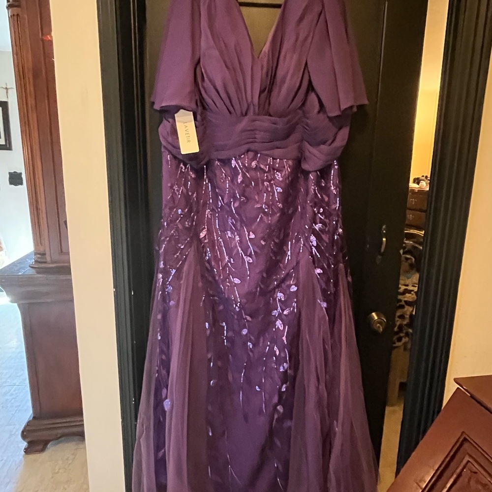 Chic Asymmetrical Purple Dress
Size 28 no returns true to size